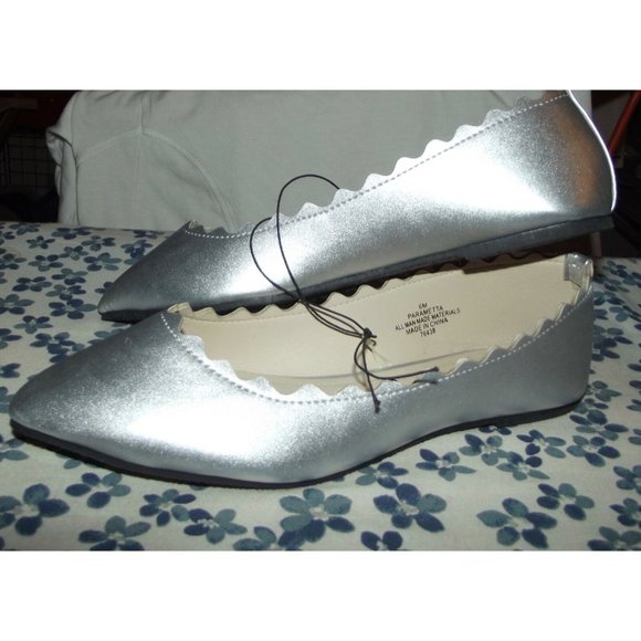 Nicole Miller Shoes 6M Silver Metallic Pointed Toe Parametta Flats 6 rubber heel - Picture 2 of 10